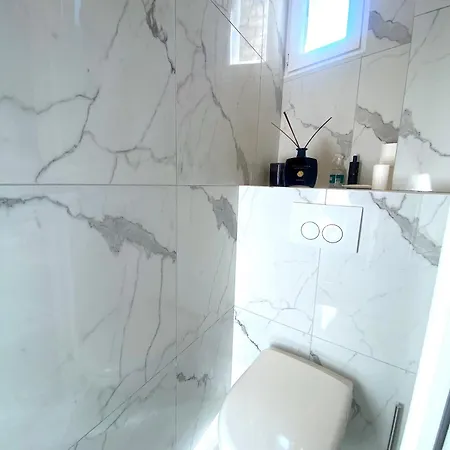 Jean Bologne C Apartment