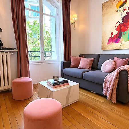 Jean Bologne C Apartment *