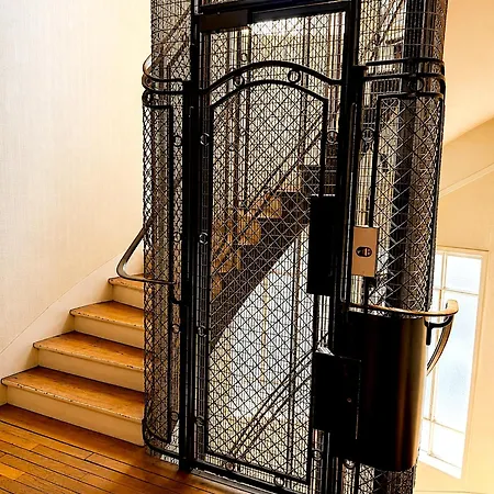Apartment Jean Bologne C *